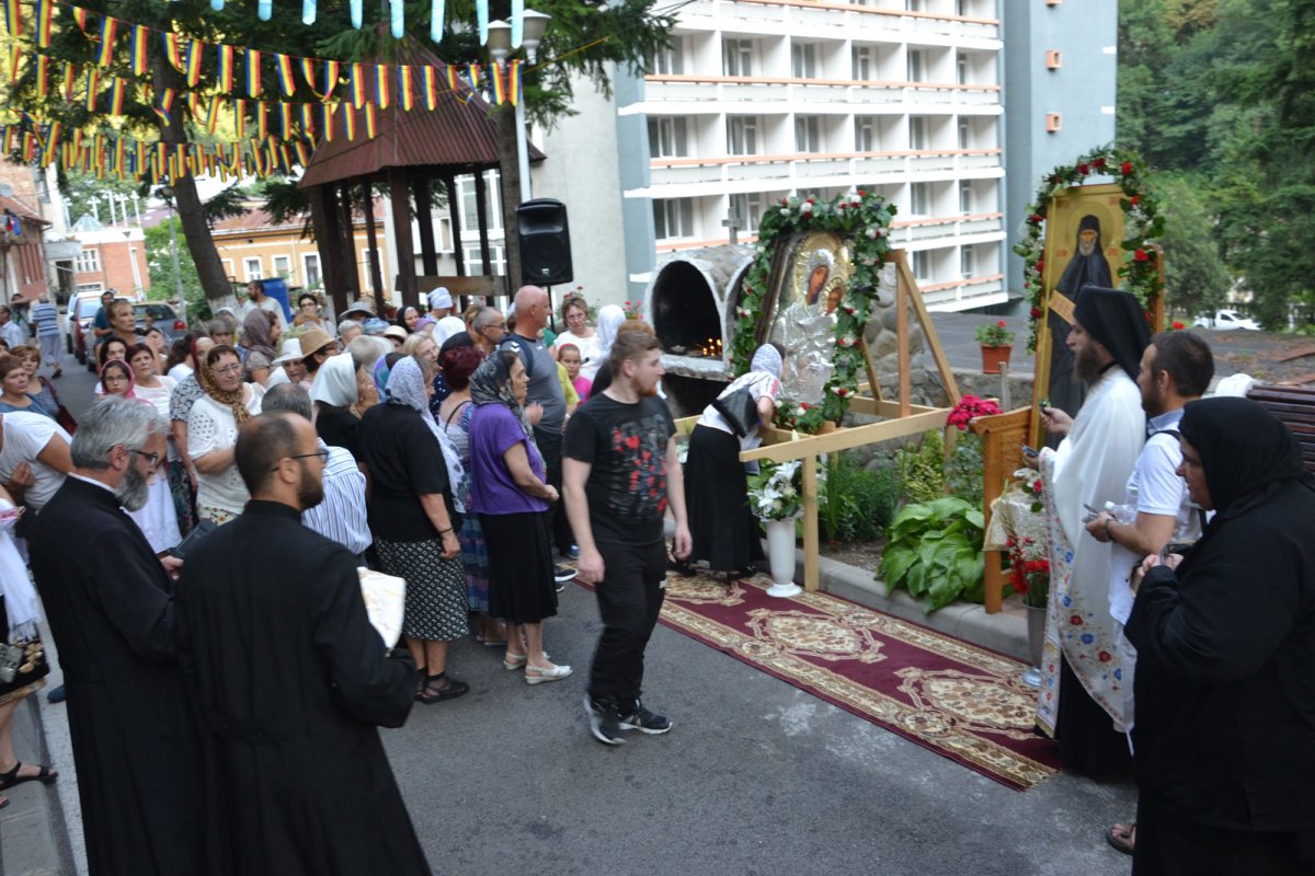 Maica Domnului, rugătoare pentru credincioșii din Băile Herculane 35770