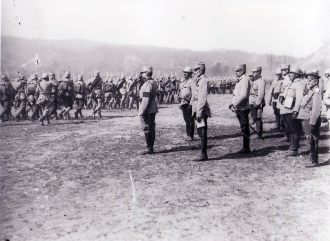 Epopeea unor victorii  mari cât un veac 35721