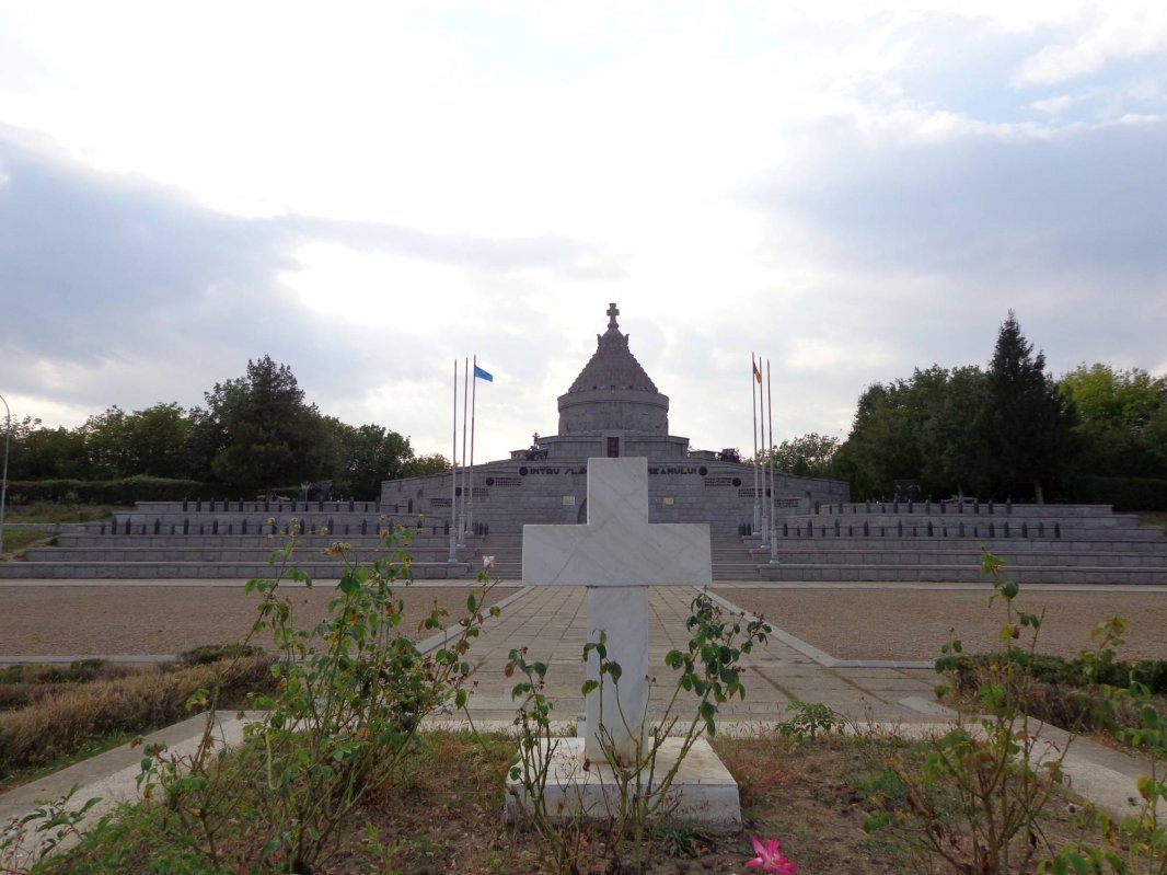 Epopeea unor victorii  mari cât un veac 35733