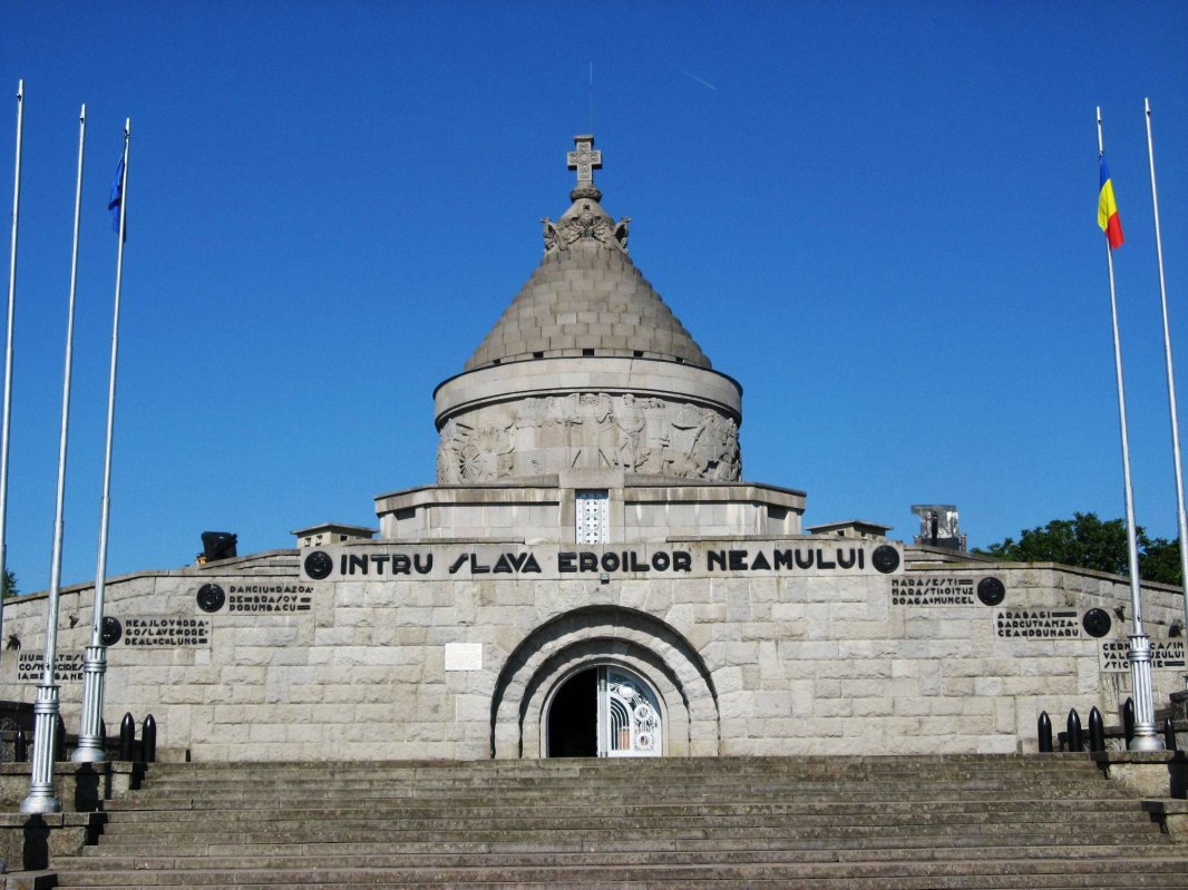 Epopeea unor victorii  mari cât un veac 35734