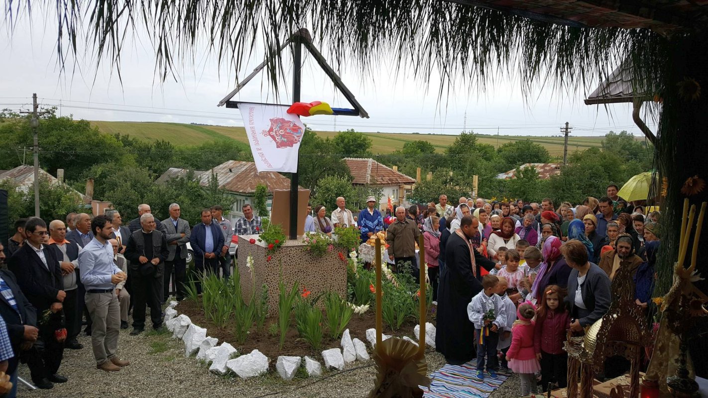 Biserica „Înălţarea Domnului“ din Pradaiş a fost sfinţită 35473