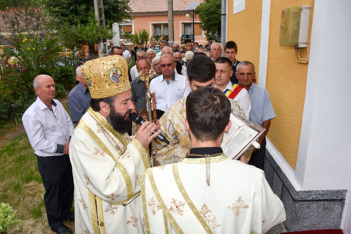 Sfinţirea bisericii parohiale Pârvova 35504
