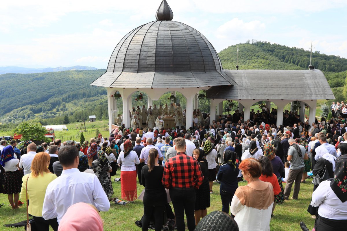 Slujiri arhierești în Duminica a 6-a după Rusalii 35478