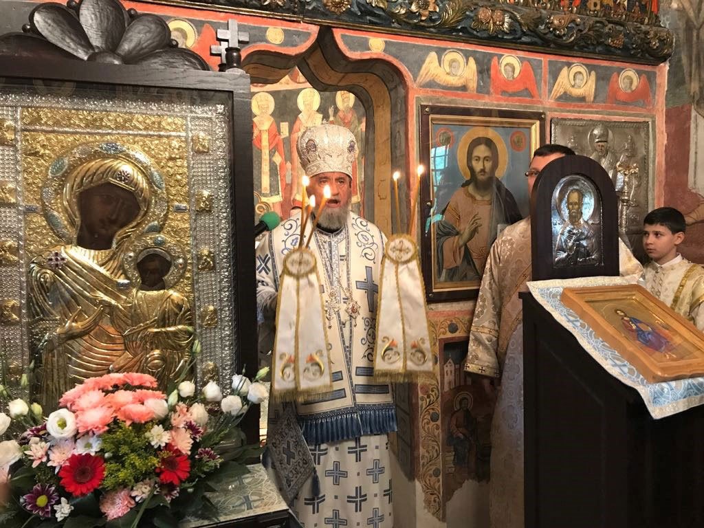 Slujiri arhierești în Duminica a 6-a după Rusalii 35481