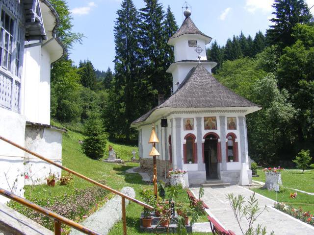 Slujiri arhierești în Duminica a 6-a după Rusalii 35482