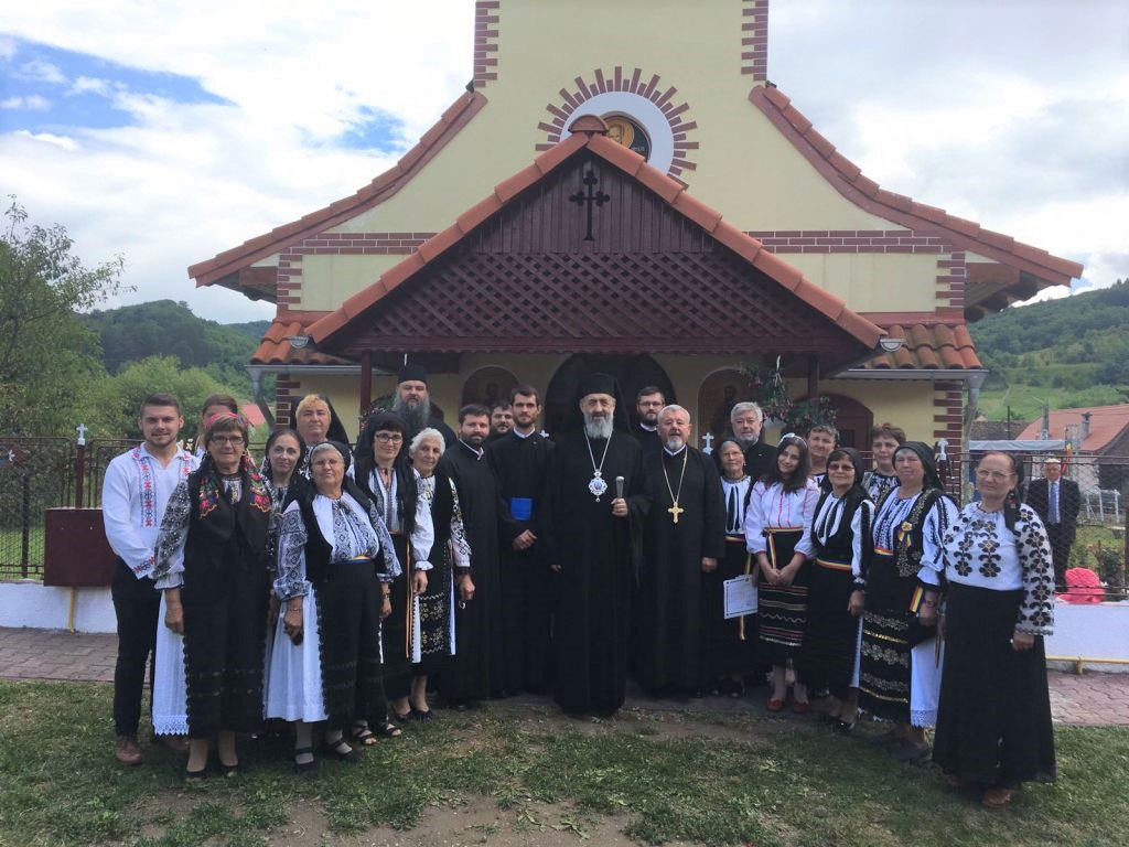 Slujiri arhierești în Duminica a 6-a după Rusalii 35487