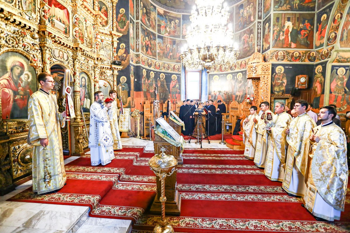 Slujiri arhiereşti în Muntenia şi Dobrogea 35524