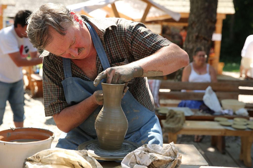Târgul „Frumos. Ceramic. Folositor. Ceramica de Saschiz” 35488