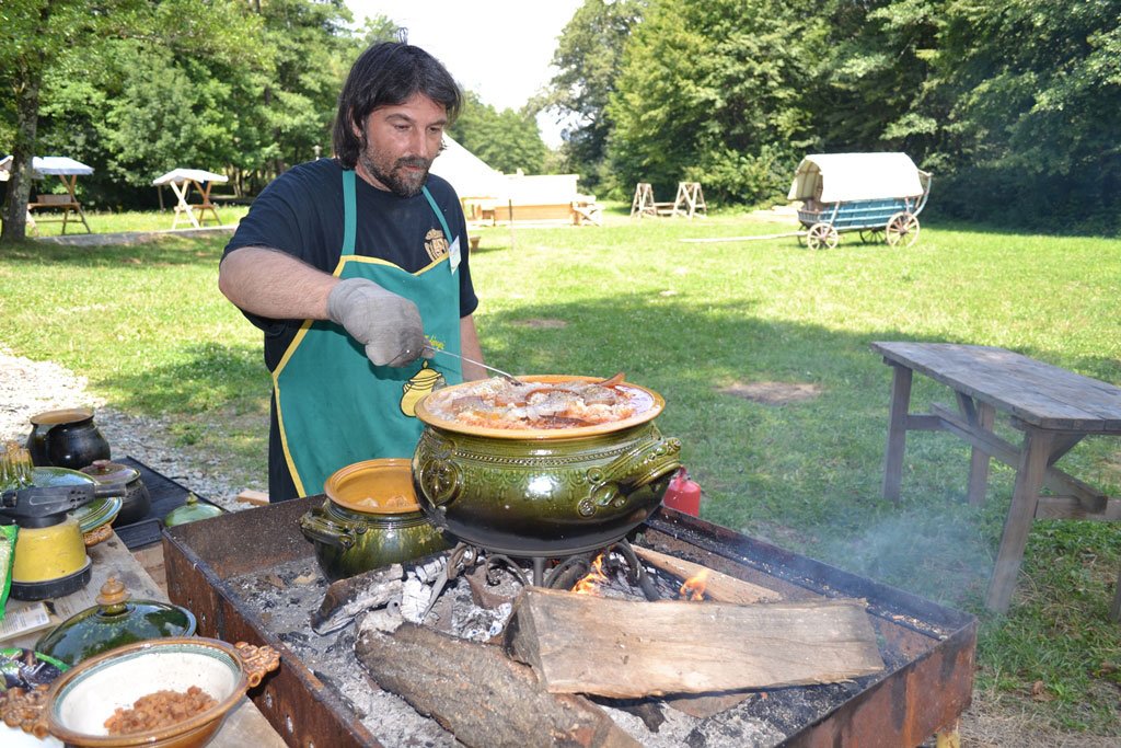 Târgul „Frumos. Ceramic. Folositor. Ceramica de Saschiz” 35491