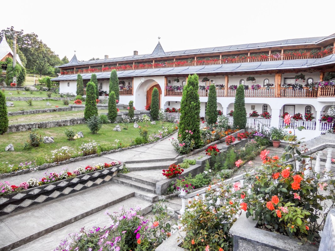 Bic, mănăstirea care s-a zidit mai întâi în cer 35424