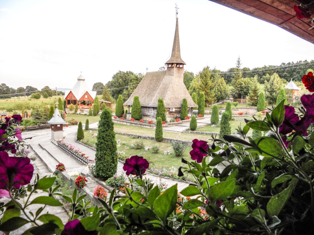 Bic, mănăstirea care s-a zidit mai întâi în cer 35425