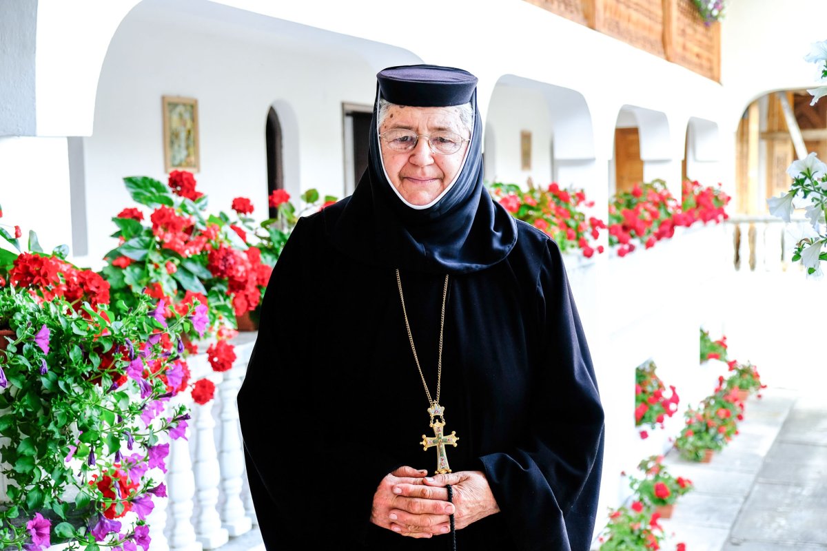 Bic, mănăstirea care s-a zidit mai întâi în cer 35428