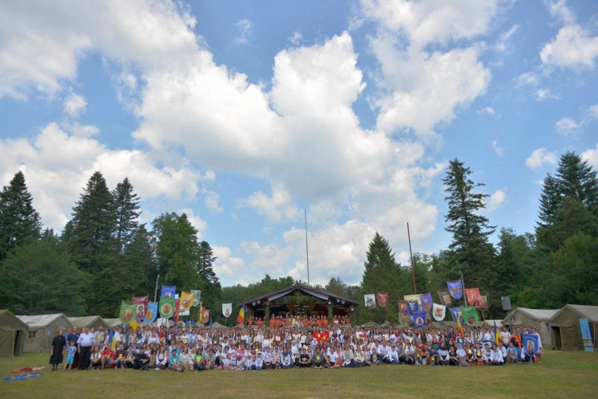 700 de tineri sub cerul de la Nemţişor 35355