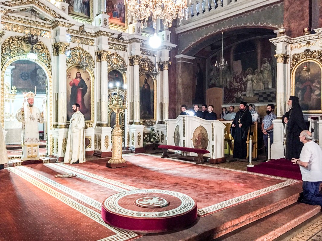 Preasfințitul Emilian Crișanul și-a sărbătorit ocrotitorul 35377