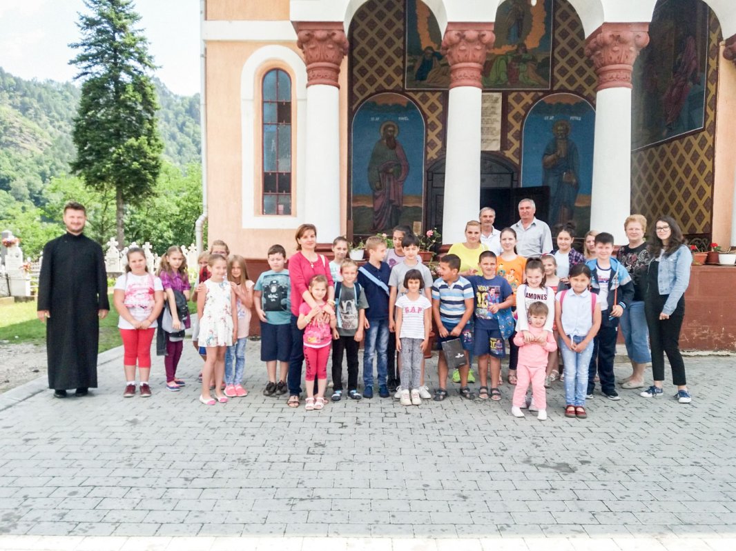 Şcoli de vară în parohiile Brezoi I şi Fedeleşoiu 35373