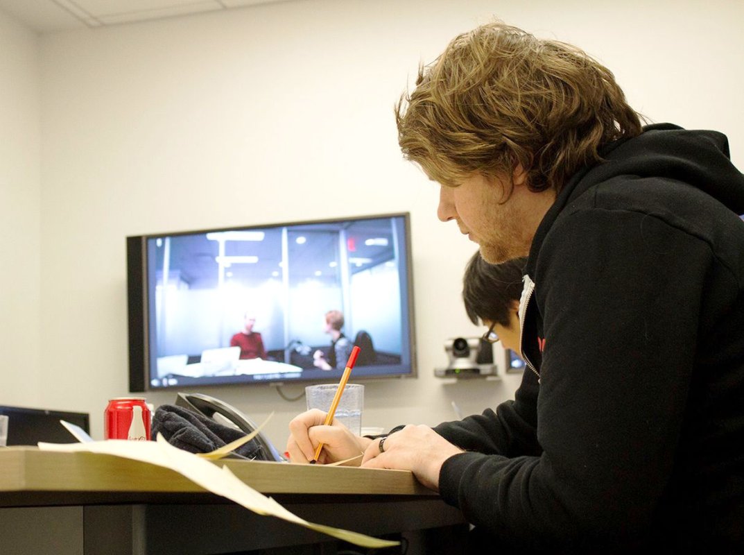 Aproape trei sferturi din angajaţi ar vrea să lucreze de acasă 35354