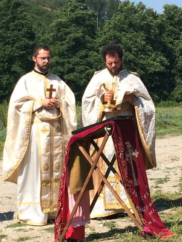 Sărbătoare la ruinele fostei mănăstiri de la Veneţia de Sus, Braşov 35119