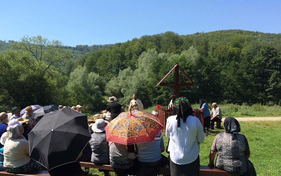 Sărbătoare la ruinele fostei mănăstiri de la Veneţia de Sus, Braşov 35121