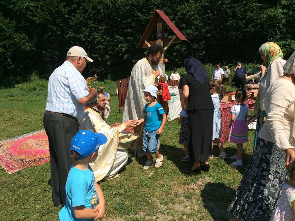 Sărbătoare la ruinele fostei mănăstiri de la Veneţia de Sus, Braşov 35122