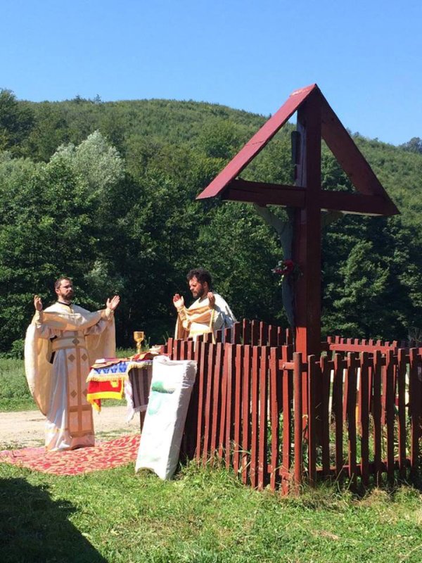 Sărbătoare la ruinele fostei mănăstiri de la Veneţia de Sus, Braşov 35123