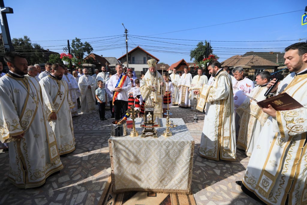 Slujiri arhierești în Duminica a 7-a după Rusalii 35037