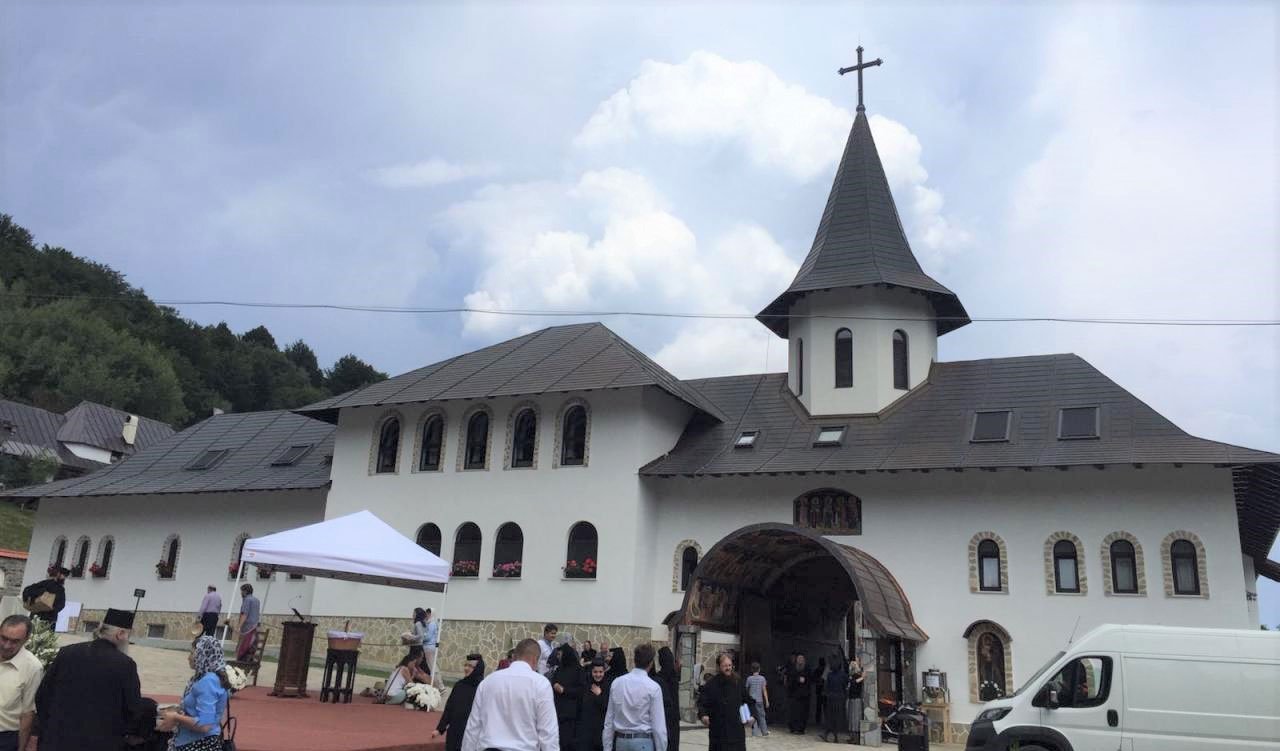 Slujiri arhierești în Duminica a 7-a după Rusalii 35046