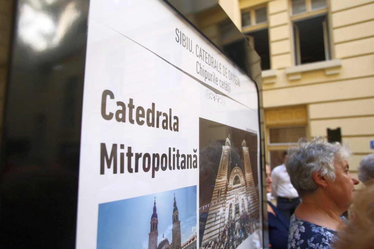 „Sibiu, Catedrale de oameni – Human Cathedrals” 34872
