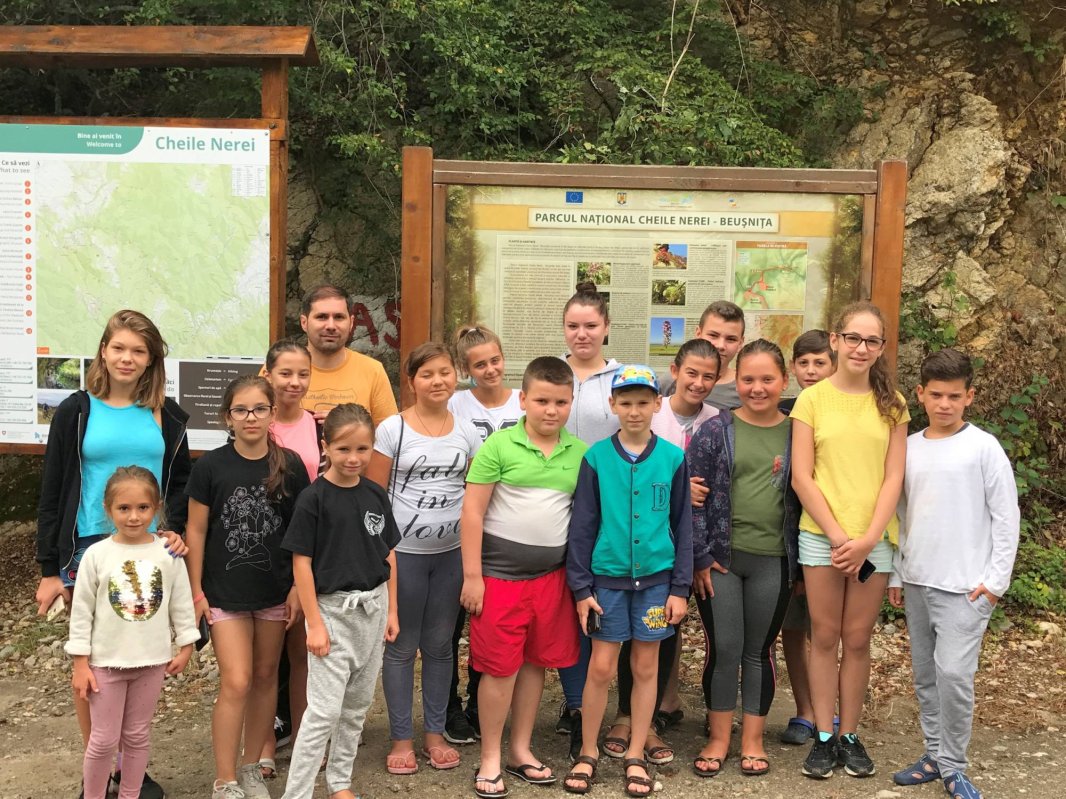Tinerii din Moldova Nouă în tabăra de vară de pe Cheile Nerei 34895