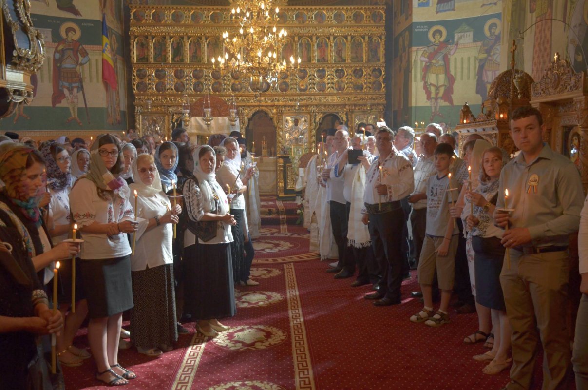 Schitul din „Poiana liniştii“, resfinţit de IPS Mitropolit Teofan 34707