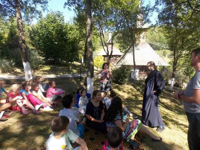 Tabără catehetică la Mănăstirea Strâmba, județul Sălaj 34723