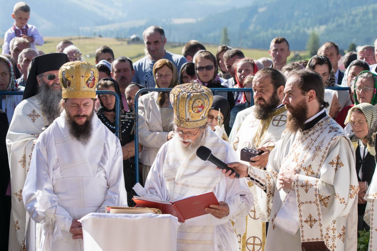 Sfinţirea Schitului „Sfântul Proroc Ilie“ - Salaş, oficiată de doi ierarhi 34628