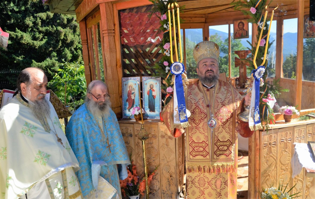 Slujiri arhierești în duminica a 8-a după Rusalii 34641