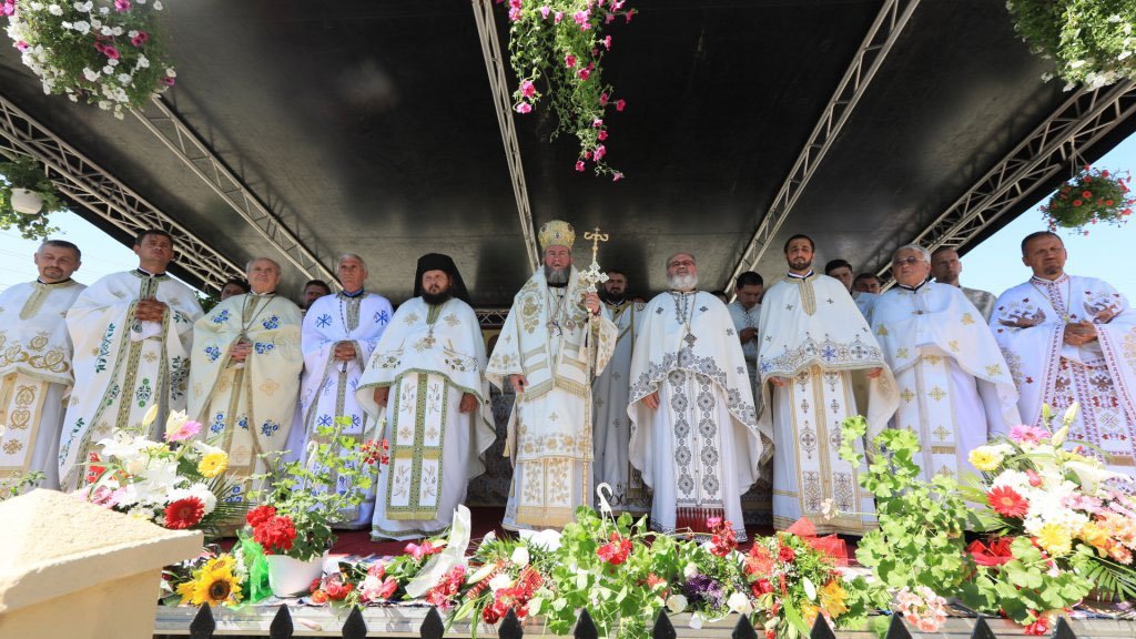 Slujiri arhierești în duminica a 8-a după Rusalii 34642