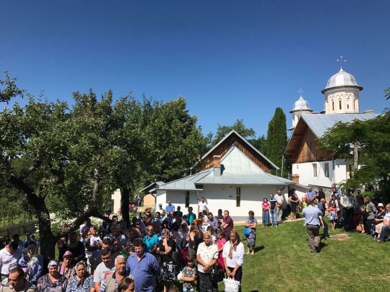 Slujiri arhiereşti în Muntenia şi Dobrogea 34678