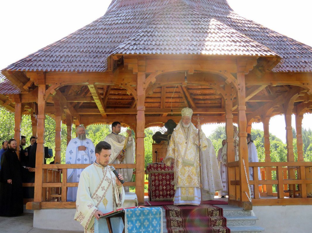 Slujiri arhiereşti în Muntenia şi Dobrogea 34679
