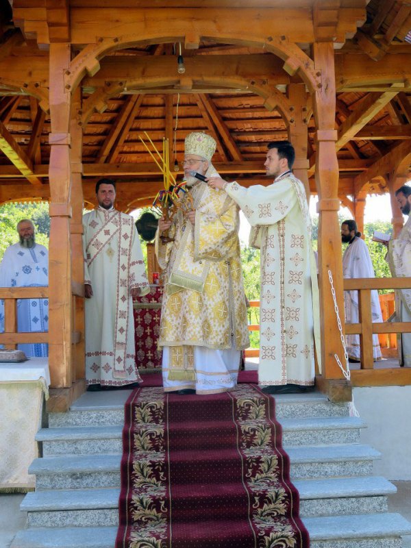 Slujiri arhiereşti în Muntenia şi Dobrogea 34680