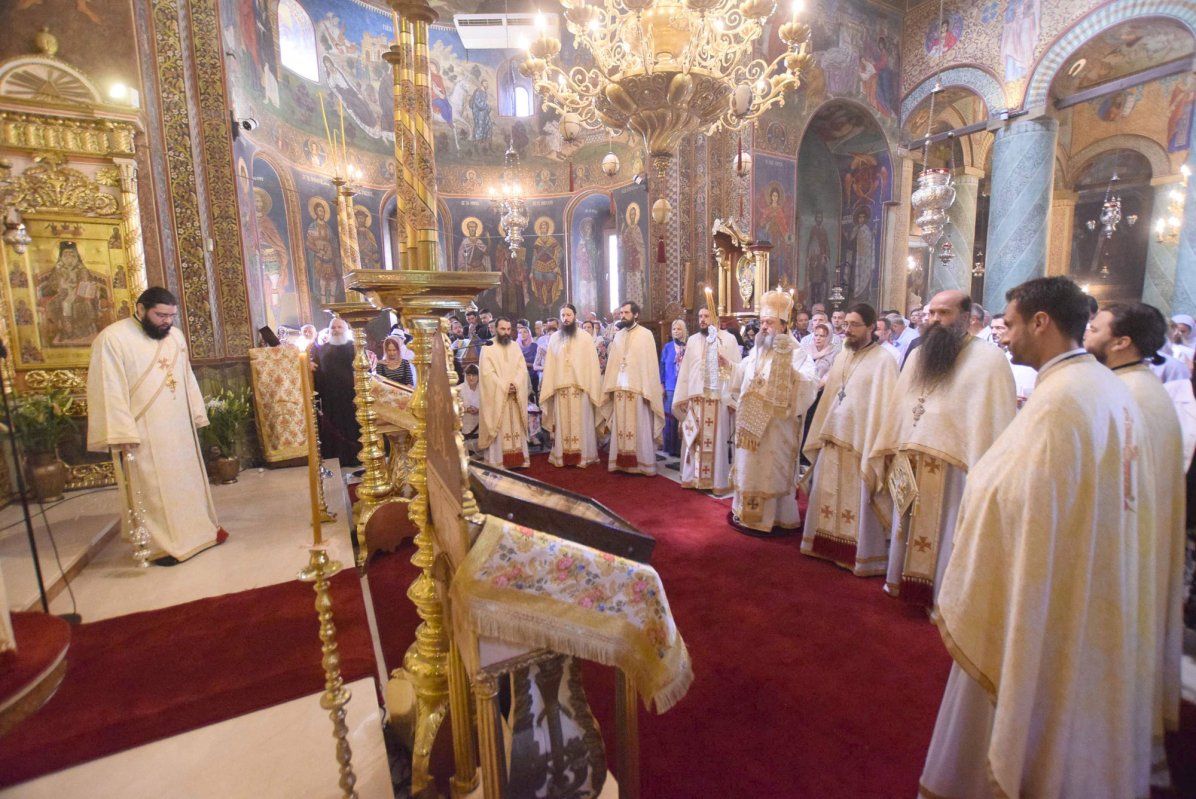 Slujiri arhiereşti în Muntenia şi Dobrogea 34681