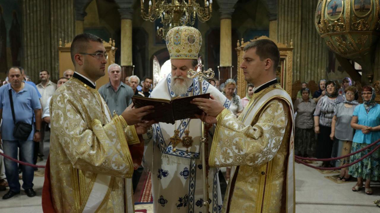 Slujiri arhiereşti în Muntenia şi Dobrogea 34685