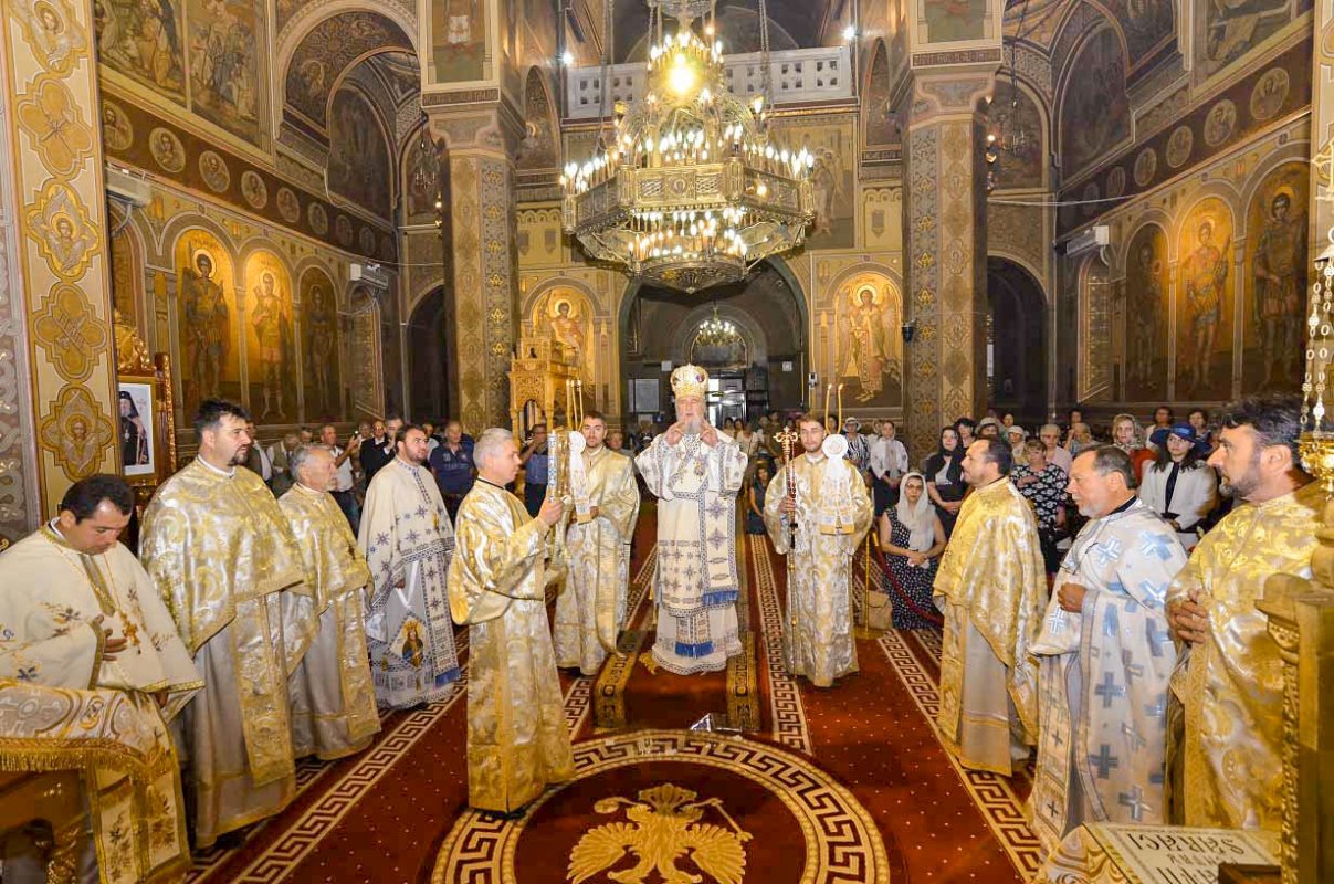 Slujiri arhiereşti în Muntenia şi Dobrogea 34688