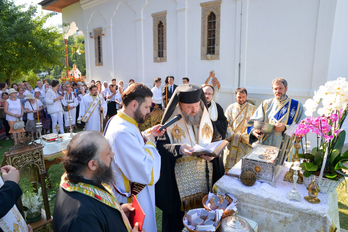 Moaștele sfinților alexandrini la Biserica Bucur Ciobanul 34553
