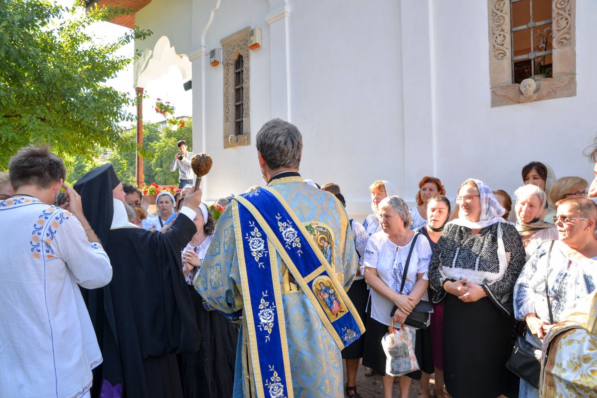 Moaștele sfinților alexandrini la Biserica Bucur Ciobanul 34554