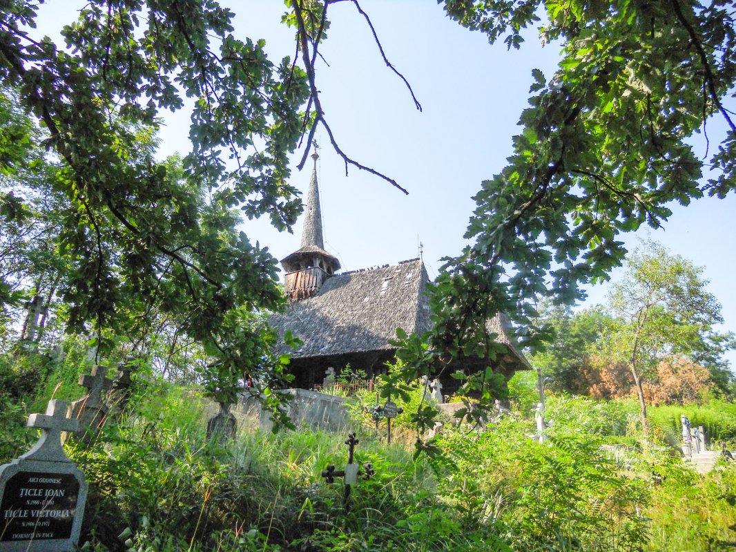 Originala bisericuță de lemn din Borza 34537