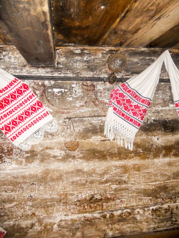 Originala bisericuță de lemn din Borza 34539