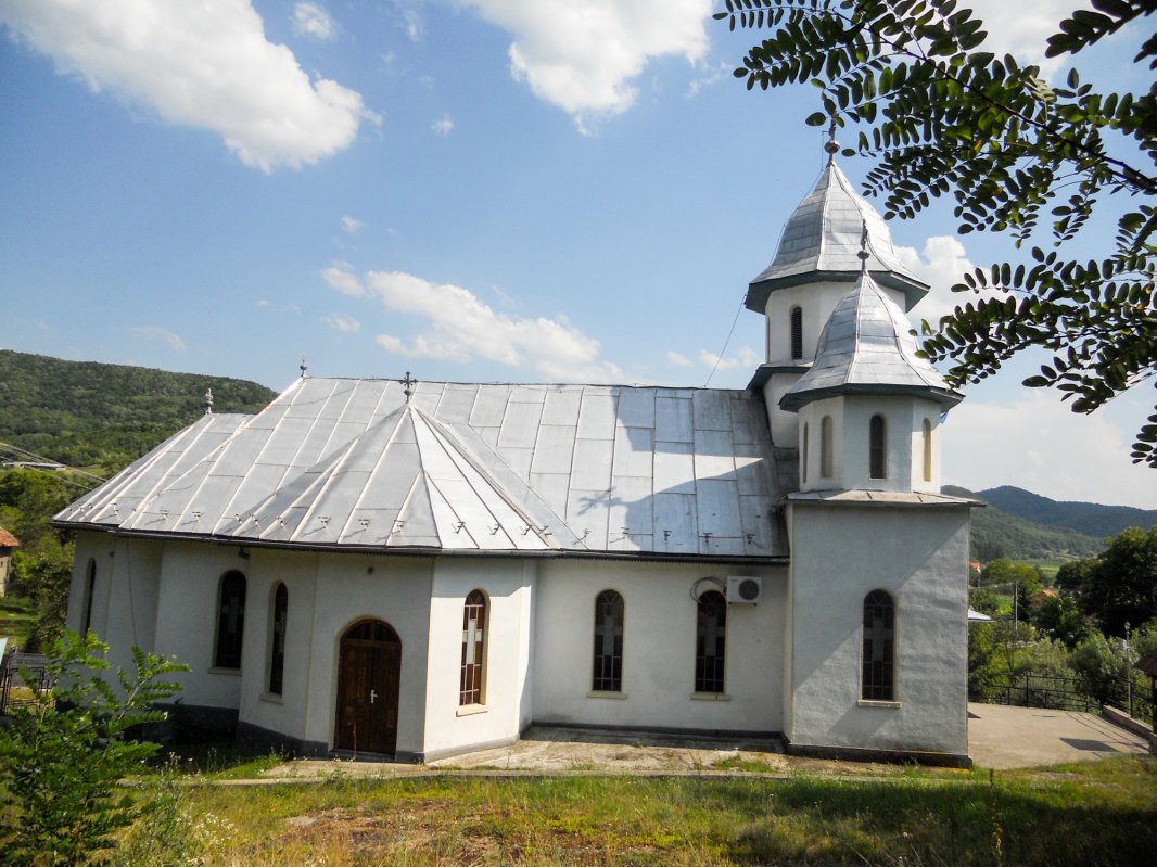 Originala bisericuță de lemn din Borza 34541