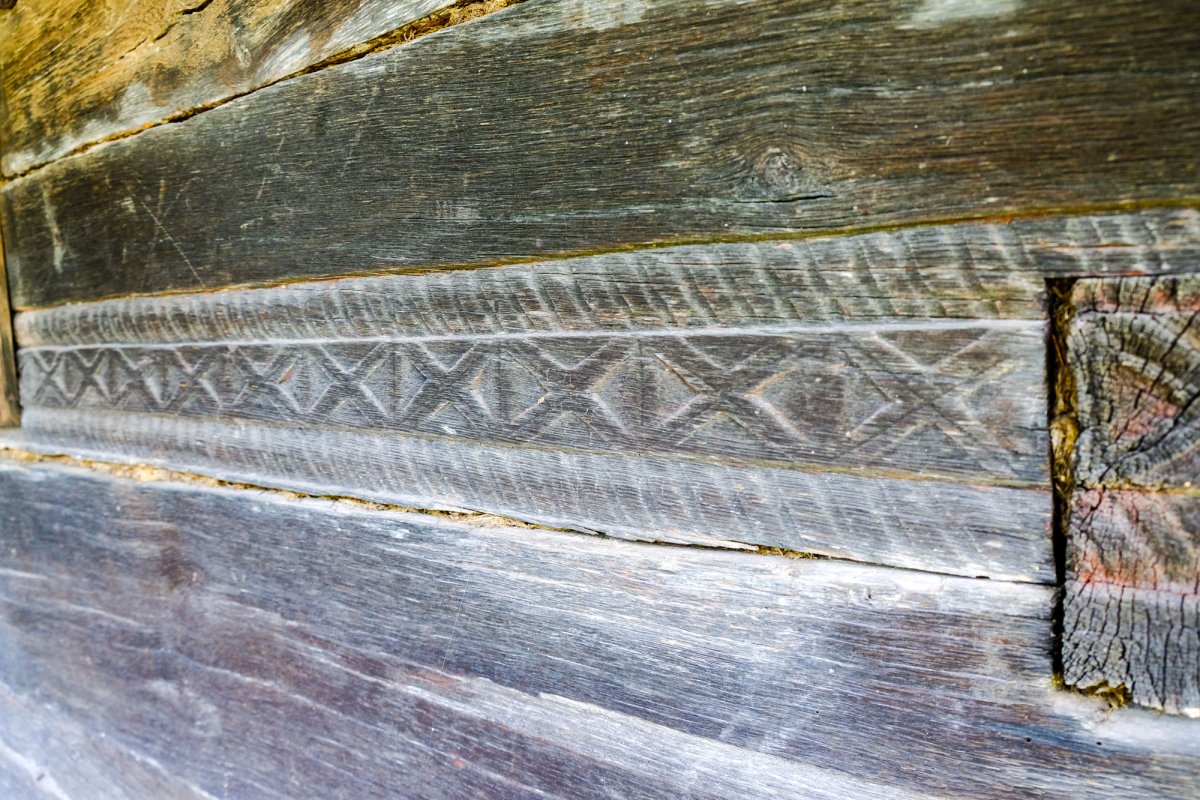 Originala bisericuță de lemn din Borza 34543