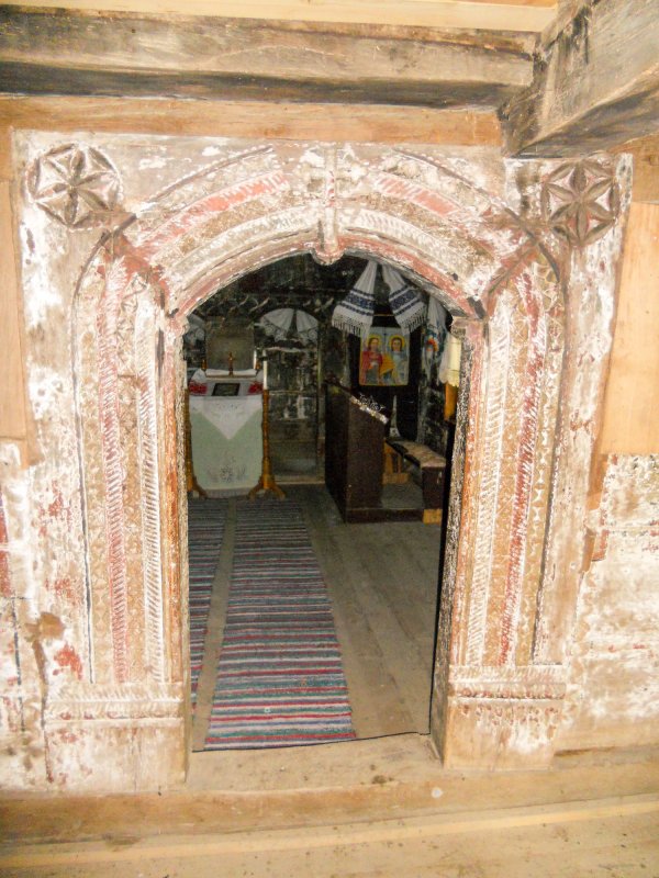 Originala bisericuță de lemn din Borza 34544