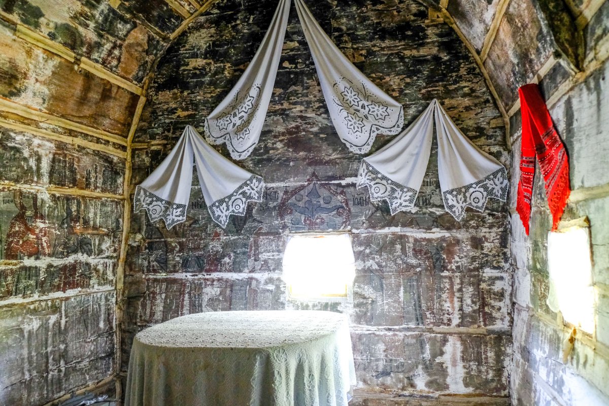 Originala bisericuță de lemn din Borza 34545