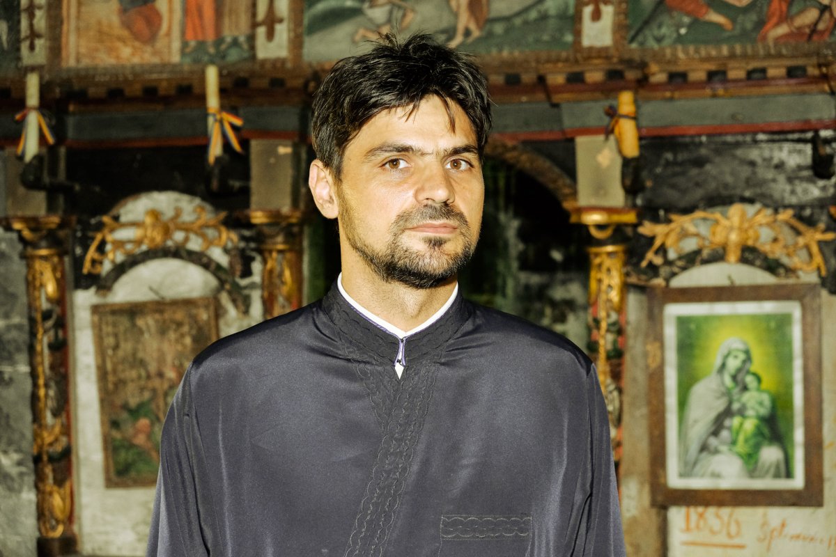 Originala bisericuță de lemn din Borza 34546