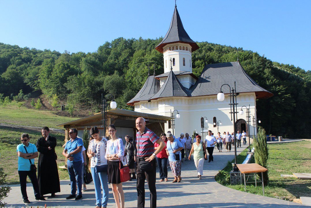 Pelerinaj la mănăstiri năsăudene şi maramureşene 34353