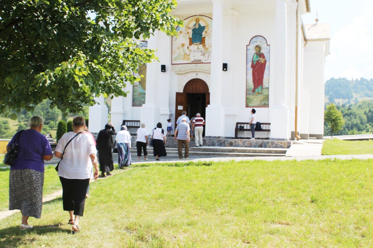 Pelerinaj la mănăstiri năsăudene şi maramureşene 34357